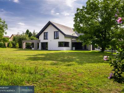                                     House for Sale  Śledziejowice
                                     | 441.14 mkw