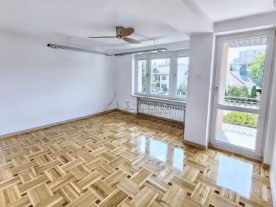                                     Casas para Rent   Warszawa
                                     | 240 mkw