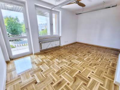                                     Casas para Rent   Warszawa
                                     | 240 mkw