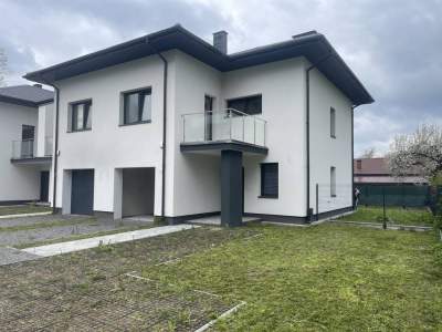                                     Häuser zum Kaufen  Warszawa
                                     | 166 mkw