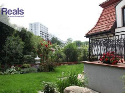                                     House for Sale  Warszawa
                                     | 290 mkw